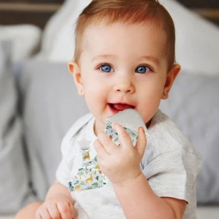 Jucarii dentitie - Cravata bebelusi cu accesoriu de dentitie BabyJem, Diverse culori