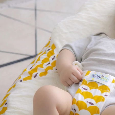 Somnul bebelusului - Fotoliu pentru bebelusi cu ham de siguranta Baby Bean Bed, Diverse culori