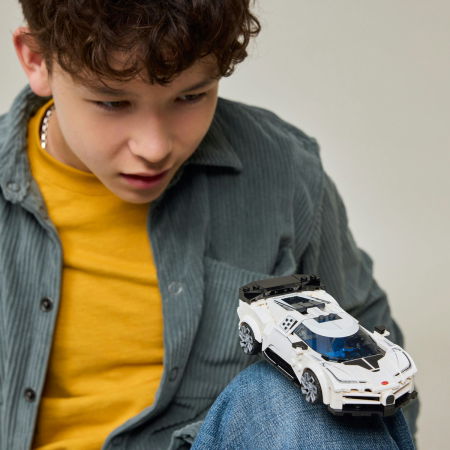 Hipermasina sport Bugatti Centodieci [8]