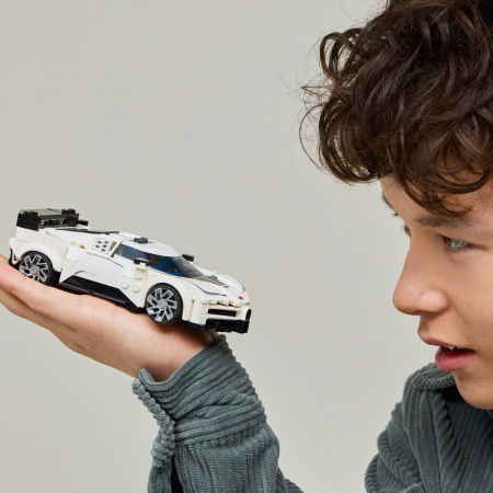 Hipermasina sport Bugatti Centodieci [4]