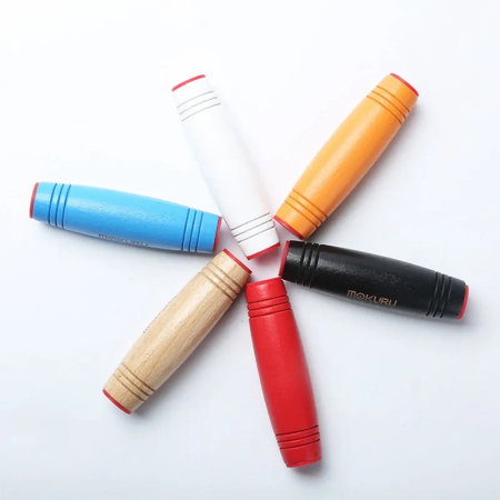 Jucarie antistres Fidget Stick Mokuru din lemn, diverse culori [6]