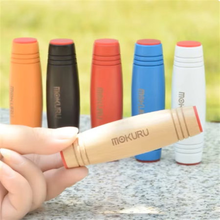 Jucarie antistres Fidget Stick Mokuru din lemn, diverse culori [13]