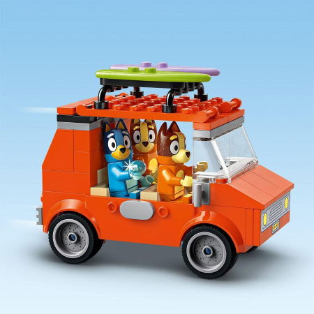 LEGO® Bluey -  Calatoria familiei lui Blue cu masina la plaja (11202), 133 piese [7]