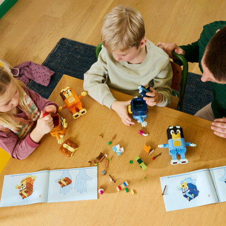 LEGO® Bluey - Familia lui Blue din caramizi (11217), 466 piese [4]