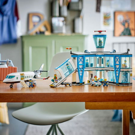 LEGO® City -  Aeroport cu avion (60502), 887 piese [7]