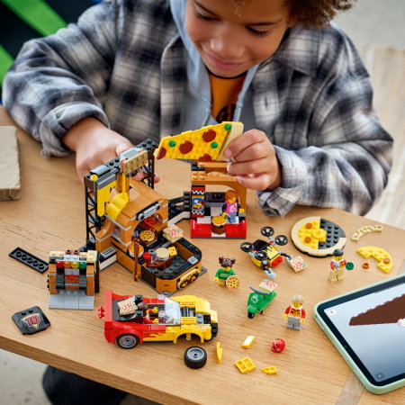 LEGO® City - Experienta livrarii de pizza cu vehicule (60496), 494 piese [4]