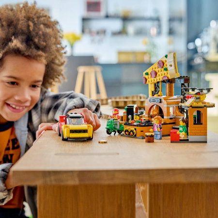 LEGO® City - Experienta livrarii de pizza cu vehicule (60496), 494 piese [3]