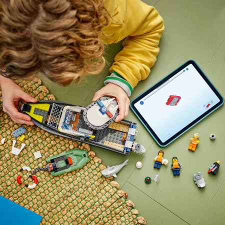 LEGO® City - Urmarire cu barca de politie (60456), 264 piese [5]