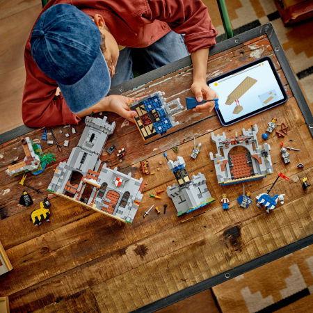 LEGO®  Creator - Castel medieval cu cai si cavaleri (31168), 1371 piese [5]