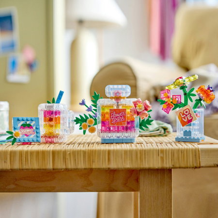 LEGO® Creator -  Sticla de parfum cu flori decorativa (31383), 286 piese [5]