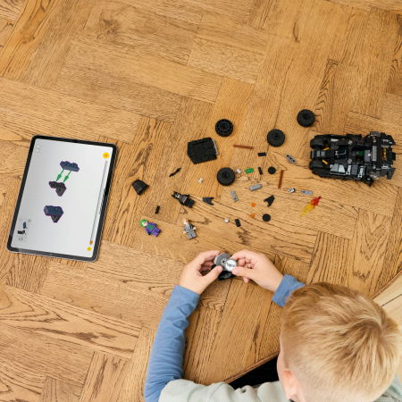 LEGO® DC Super Heroes - Batman™ Tumbler vs. Two-Face™ si Joker™ (76303), 429 piese [3]