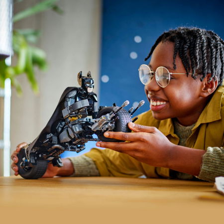  LEGO®  DC Super Heroes - Figurina de constructie Batman™ si motocicleta Bat-Pod (76273), 713 piese [3]