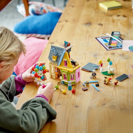 LEGO® Disney -  Casa din filmul Up (43217), 598 piese [3]