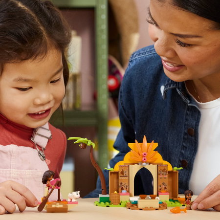 LEGO® Disney - Casa traditionala si barcuta (43282), 85 piese [3]