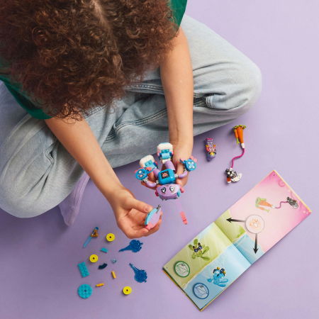  LEGO®  DREAMZzz - Izzie si iepurasul de gaming Bunchurro (71490), 252 piese [5]