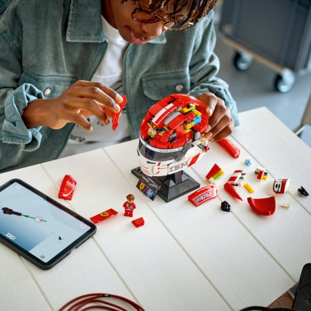 LEGO® Editions -  Casca lui Charles Leclerc Scuderia Ferrari HP (43014), 886 piese [3]