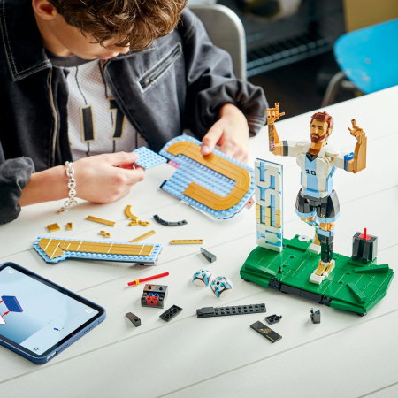 LEGO® Editions - Lionel Messi - Legenda a fotbalului (43015), 958 piese [4]