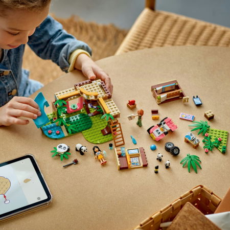  LEGO®  Friends - ingrijirea animalelor de la refugiul pentru panda (42648), 243 piese [5]