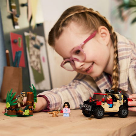 LEGO® Jurassic World -  Evadare off-road din calea unui Velociraptor (76972), 285 piese [3]