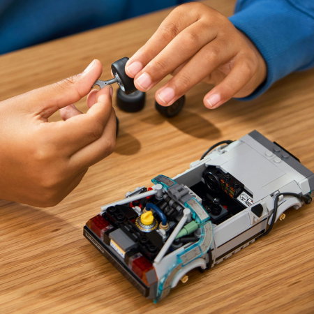 LEGO® Speed Champions -  Masina timpului din inapoi in viitor (77256), 357 piese [6]