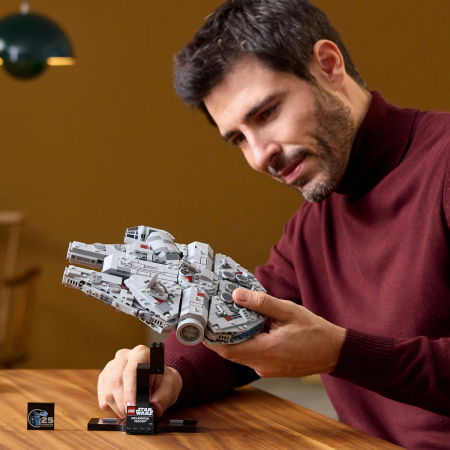 LEGO® Star Wars -  Millennium Falcon™ (75375), 921 piese [4]