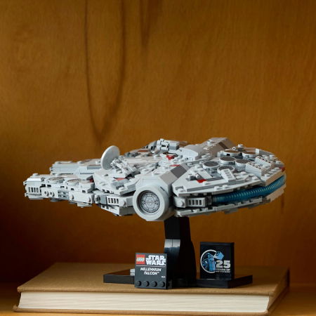 LEGO® Star Wars -  Millennium Falcon™ (75375), 921 piese [7]