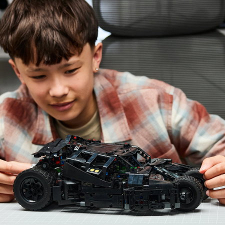 LEGO® Technic - Batmobile Tumbler (42239), 719 piese [3]