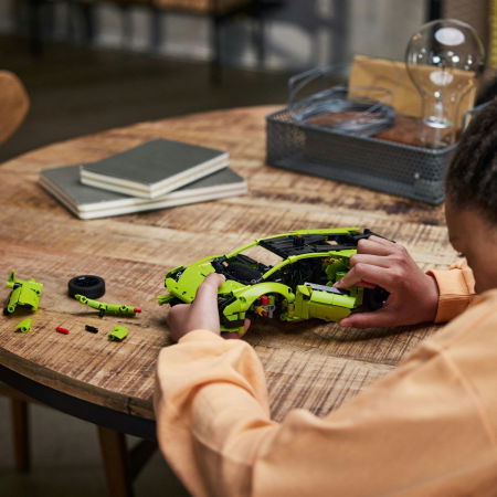  LEGO®  Technic - Lamborghini Huracan Tecnica (42161), 806 piese [3]