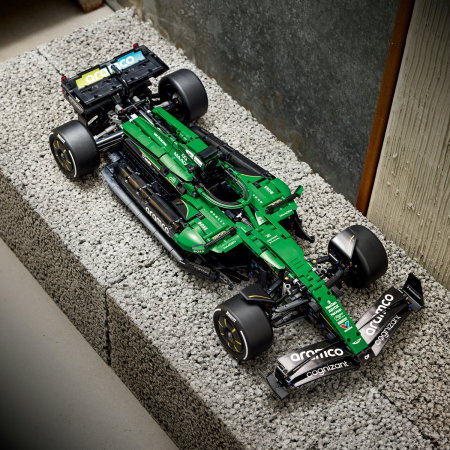 LEGO® Technic -  Mașina F1® Aston Martin Aramco AMR25 (42240), 1547 piese [5]