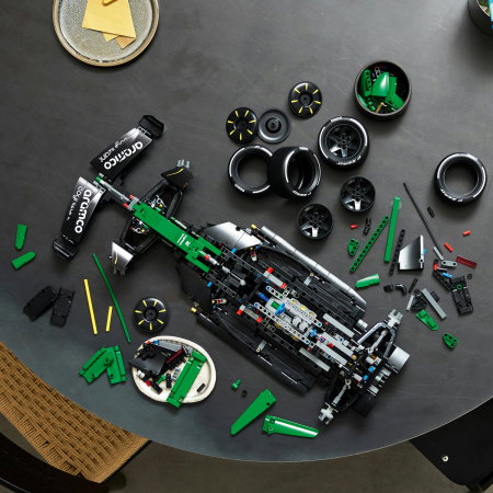 LEGO® Technic -  Mașina F1® Aston Martin Aramco AMR25 (42240), 1547 piese [7]