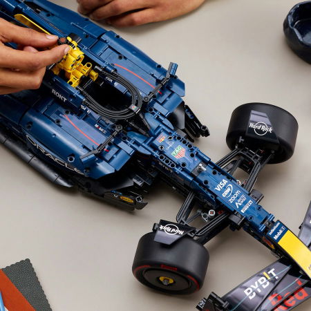  LEGO®  Technic - Masina F1 Oracle Red Bull Racing RB20 (42206), 1639 piese [3]