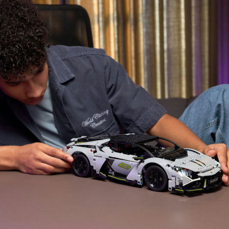 LEGO®  Technic - Supermasina sport Lamborghini Revuelto (42214), 1135 piese [4]