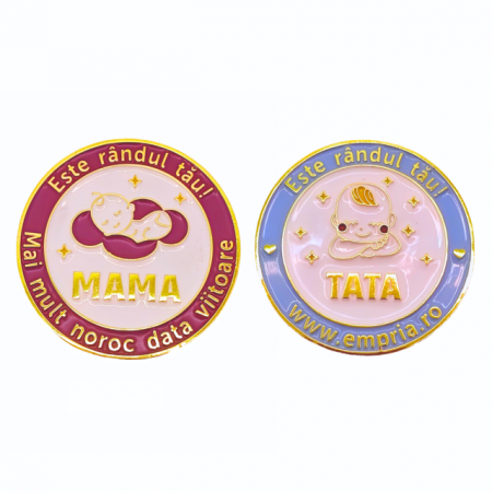 Moneda cine il schimba pe bebe, in cutie de cadou elegant pentru parinti cu nou-nascuti, Empria, in romana [12]