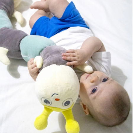 Somnul bebelusului - Protectie laterala patut multifunctionala cu jucarii din plus BabyJem Caterpilar, Diverse culori