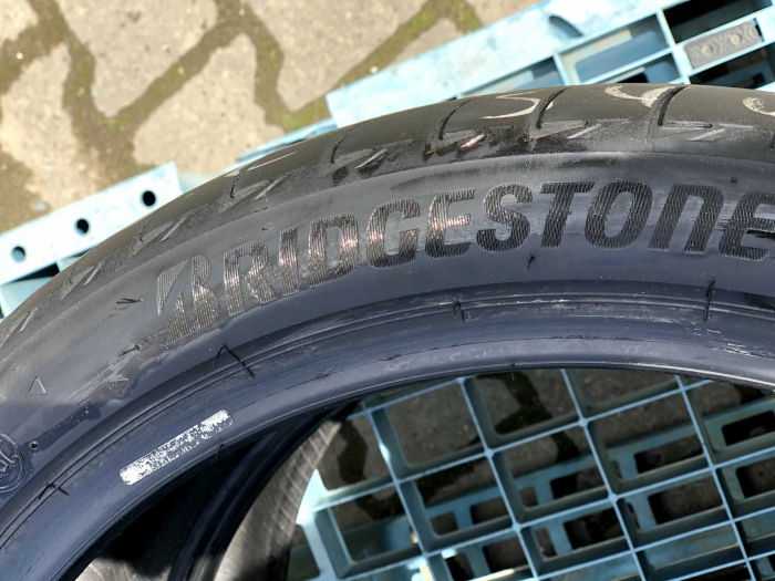 set 2 anvelope 225/40 R19 sh vara Bridgestone 5.5mm cu garantie [4]