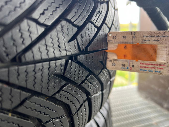 set 2 anvelope 215/60 R17 100V sh iarna Kumho 7.5mm cu garantie [7]