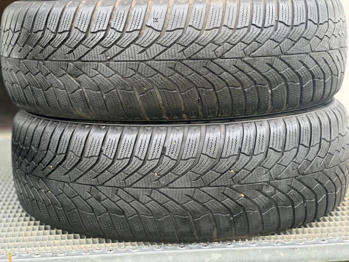 set 2 anvelope 215/60 R17 100V sh iarna Kumho 7.5mm cu garantie [1]