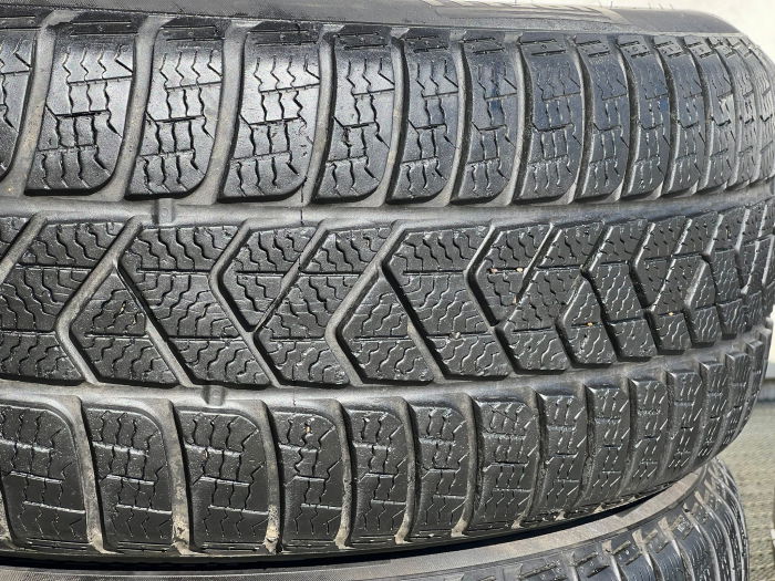 set 2 Anvelope 215/55 R17 98V sh iarna Pirelli 7mm cu garantie [2]