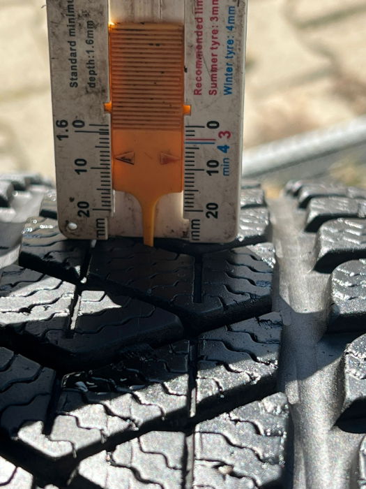 set 2 Anvelope 215/55 R17 98V sh iarna Pirelli 7mm cu garantie [7]