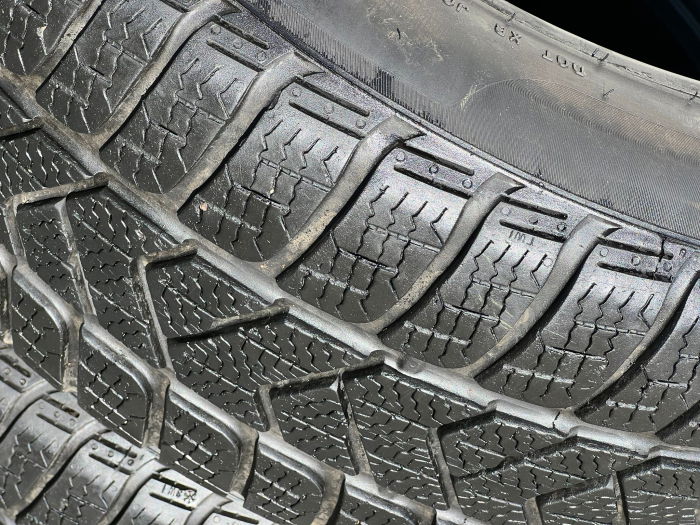 set 2 Anvelope 215/55 R17 98V sh iarna Pirelli 7mm cu garantie [3]