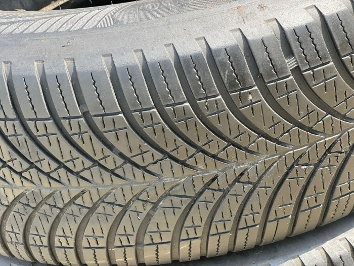 set 2 anvelope 215/65 R16 102H sh iarna Goodyear 6.5mm cu garantie [2]