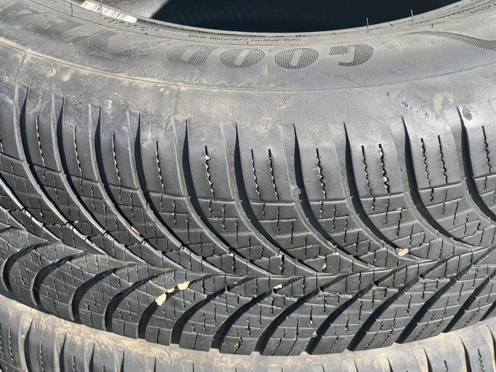 set 2 anvelope 215/60 R17 100H sh vara Goodyear 7mm cu garantie [3]