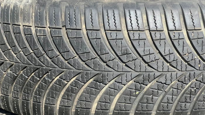 set 4 anvelope 215/65 R16 102H sh iarna Goodyear 6.5mm cu garantie [4]