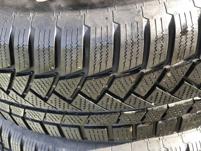 set 2 anvelope 215/65 R17 99H sh iarna Continental 7mm cu garantie [3]