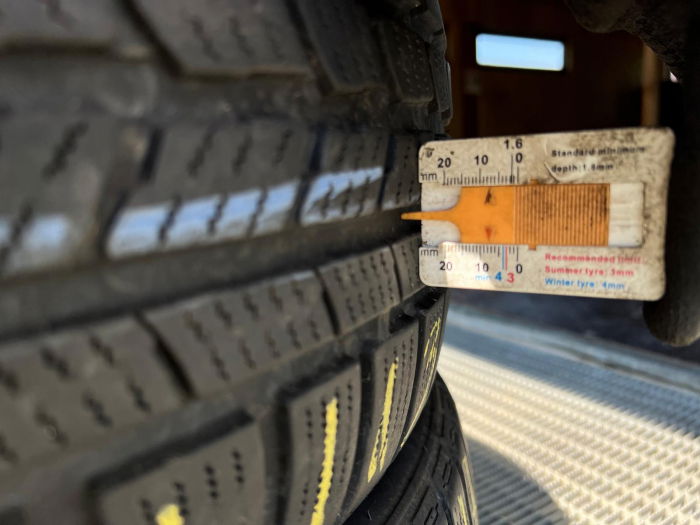 set 2 anvelope 205/50 r17 93V sh iarna Roadstone 7mm cu garantie [7]