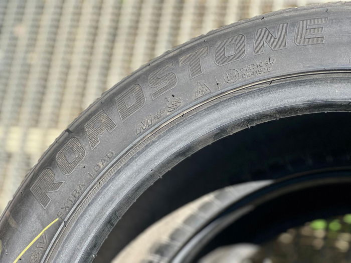 set 2 anvelope 205/50 r17 93V sh iarna Roadstone 7mm cu garantie [5]