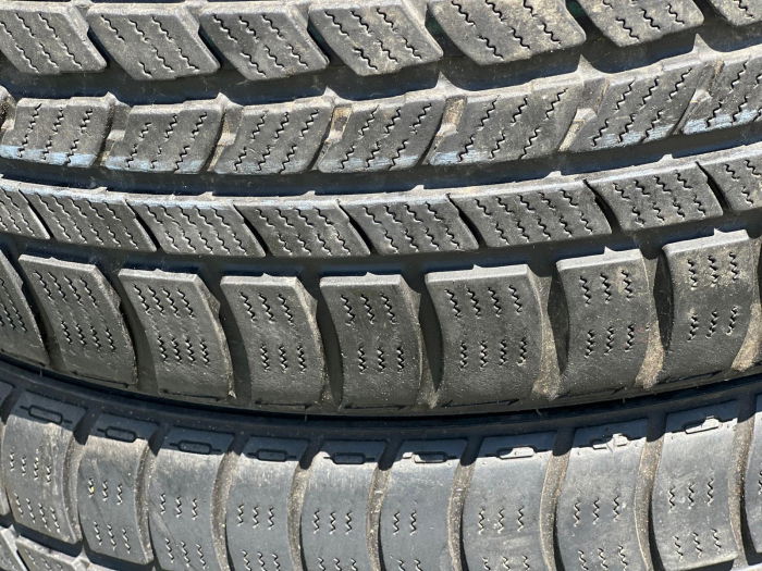 set 2 anvelope 205/50 r17 93V sh iarna Roadstone 7mm cu garantie [3]