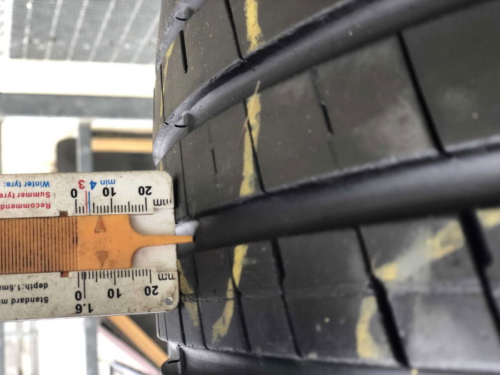 set 2 anvelope 235/45 R18 98W sh vara Radial 6mm cu garantie [7]