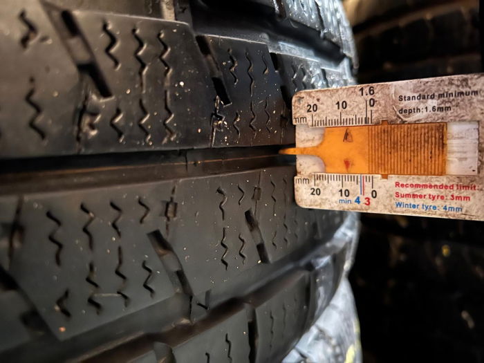 set 4 anvelope 215/75 R16C 116/114R sh iarna Nexen 7mm cu garantie [8]