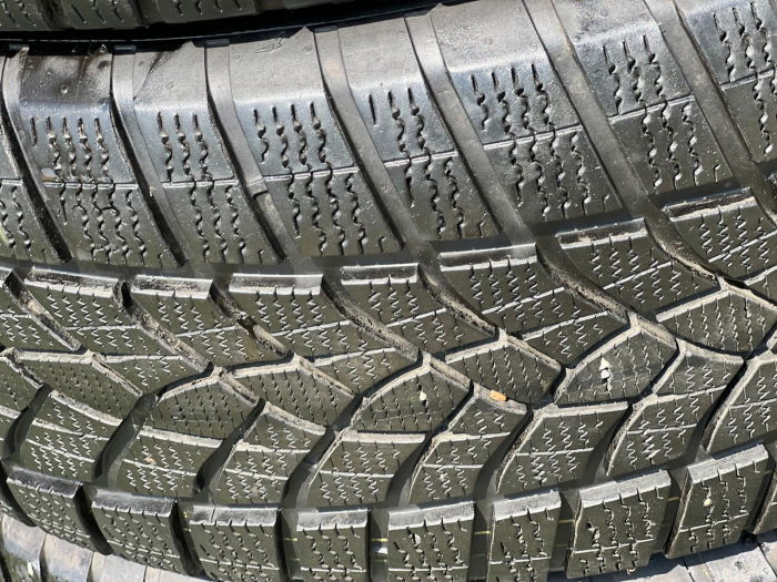 set 4 anvelope 235/50 R20 104T sh iarna Goodyear 7.5mm cu garantie [5]